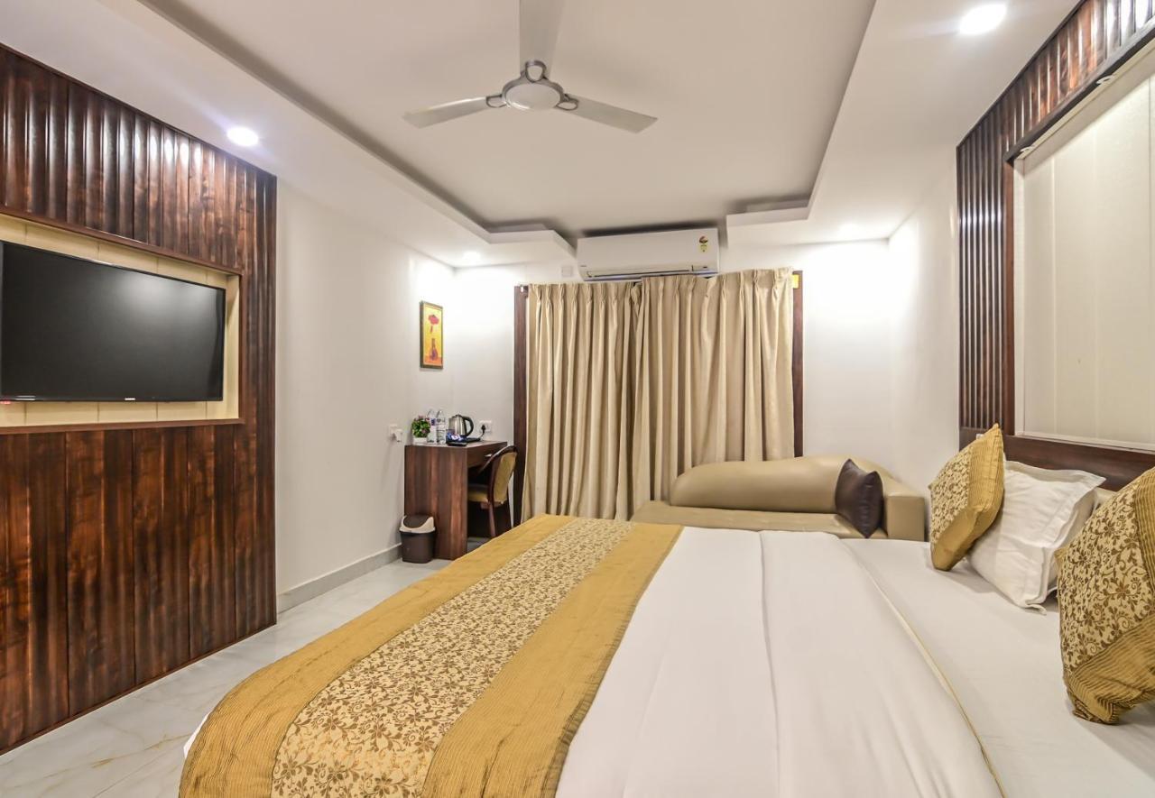 De Falcon Goa Beach Resort Candolim Bagian luar foto