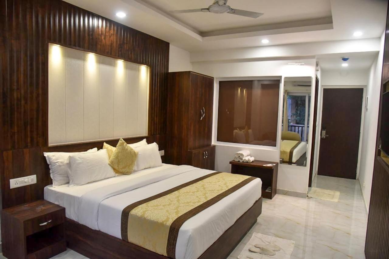 De Falcon Goa Beach Resort Candolim Bagian luar foto