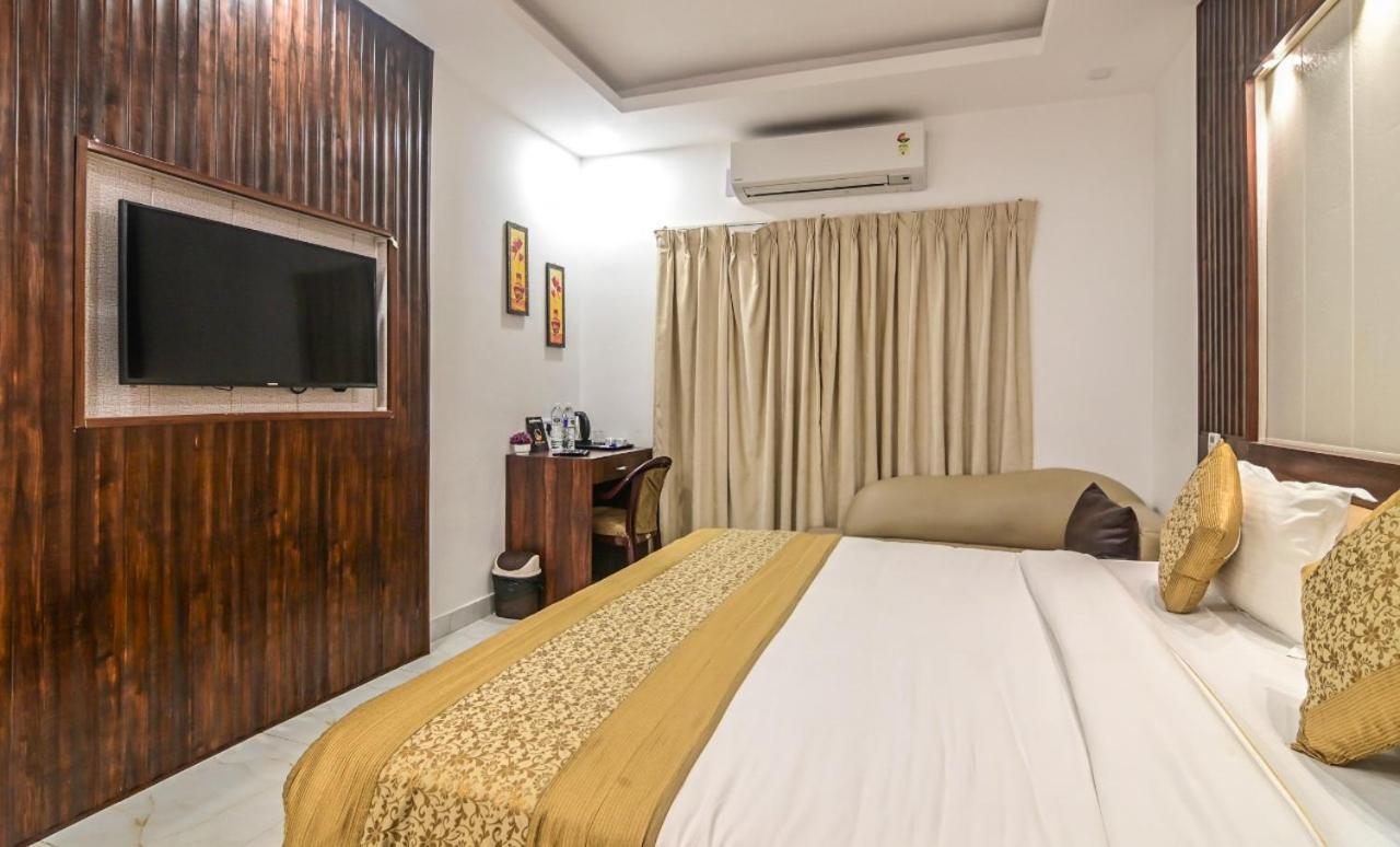 De Falcon Goa Beach Resort Candolim Bagian luar foto